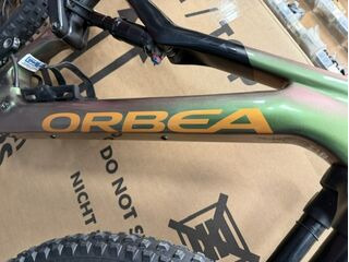 LEISURE WHEELS Orbea Rise m20 medium + range extender carbon used bike click to zoom image