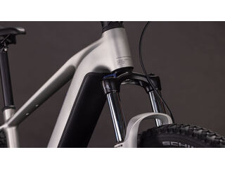 CUBE Reaction Hybrid One 800 click to zoom image