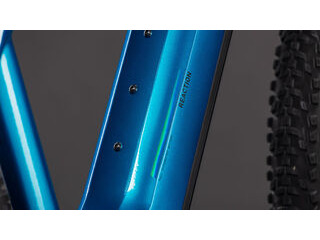 CUBE Reaction Hybrid Performance 600 click to zoom image