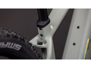 CUBE Reaction Hybrid Slt 800 click to zoom image