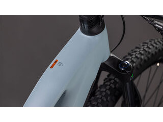 CUBE Reaction Hybrid Race 800 click to zoom image