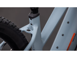 CUBE Reaction Hybrid Race 800 click to zoom image