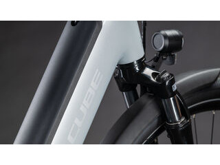 CUBE Supreme Hybrid Comfort One 600 click to zoom image