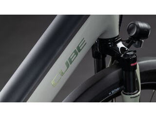 CUBE Supreme Hybrid Deluxe One 600 click to zoom image