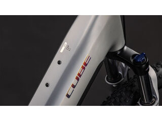 CUBE Reaction Hybrid One 800 click to zoom image