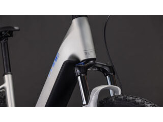 CUBE Reaction Hybrid One 800 click to zoom image