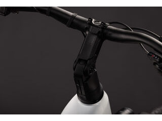 CUBE Touring Hybrid One 600 Metallicwhite/chrome click to zoom image
