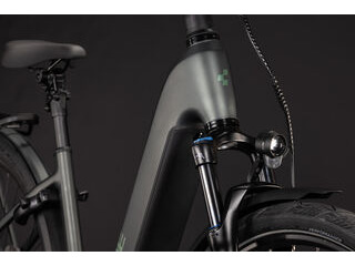 CUBE Kathmandu Hybrid Deluxe Pro 800 Blackforest/chrome click to zoom image